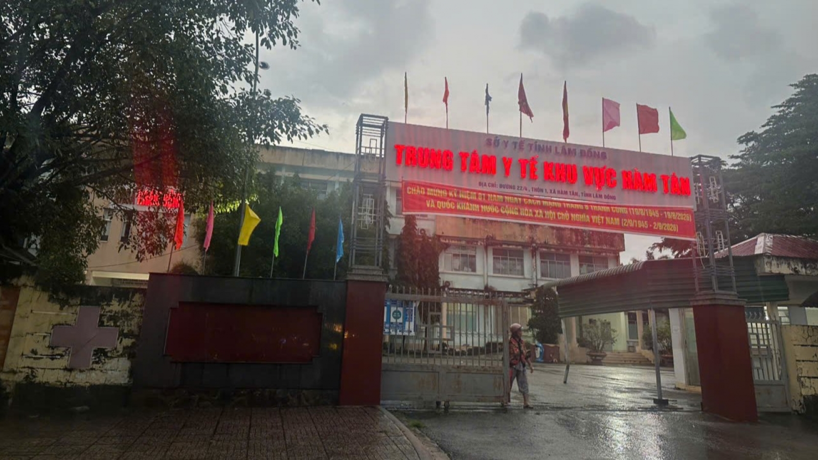 Công an Lâm Đồng khám xét Trung tâm Y tế khu vực Hàm Tân
