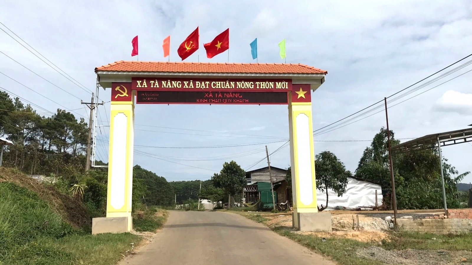 Người có uy tín - “cầu nối” xây dựng nông thôn mới ở Lâm Đồng