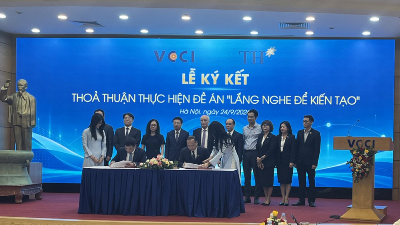 VCCI và Tập đoàn TH hợp tác triển khai Đề án "Lắng nghe để Kiến tạo"