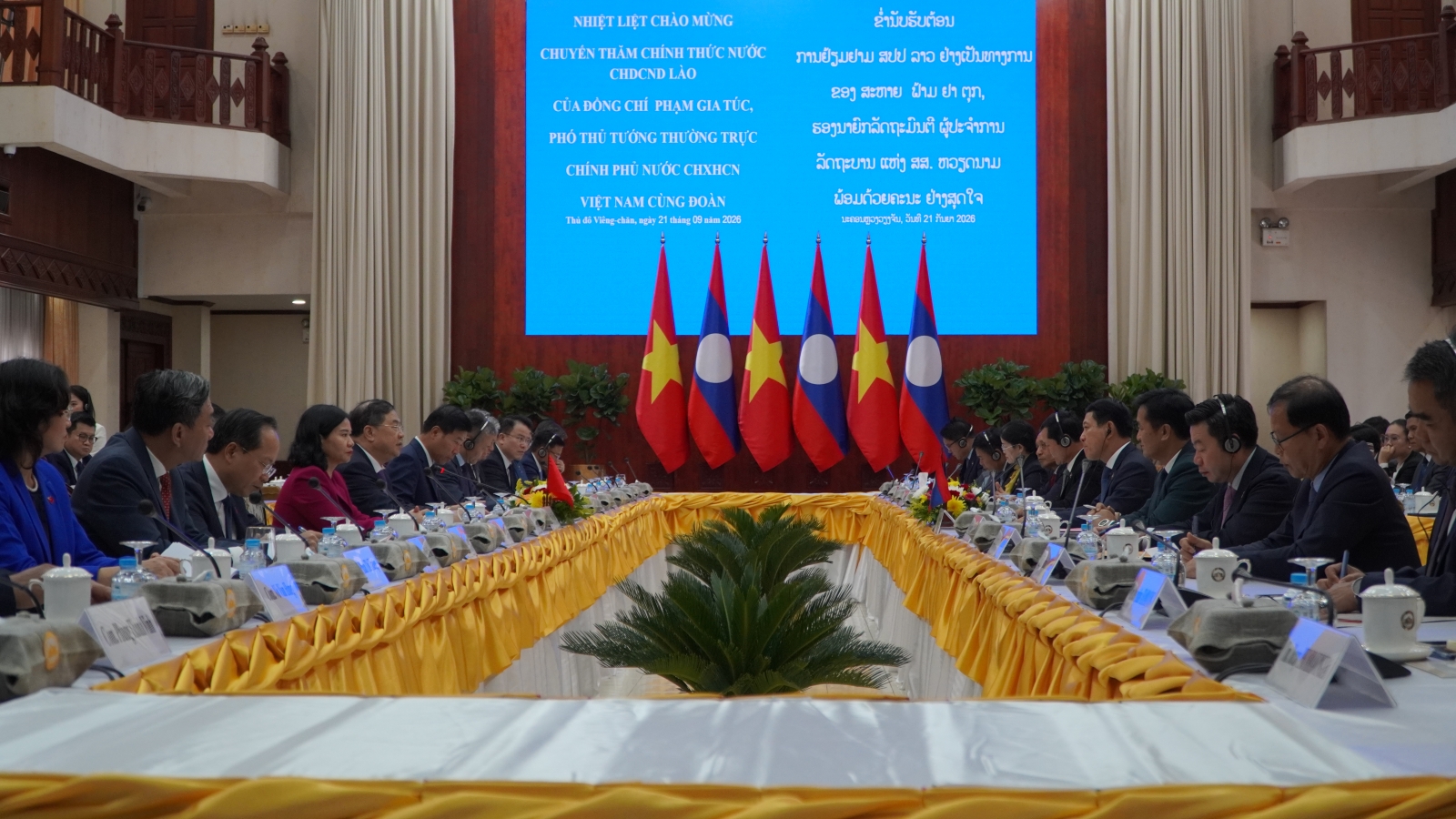 Phó Thủ tướng Thường trực Phạm Gia Túc thăm và làm việc tại Lào
