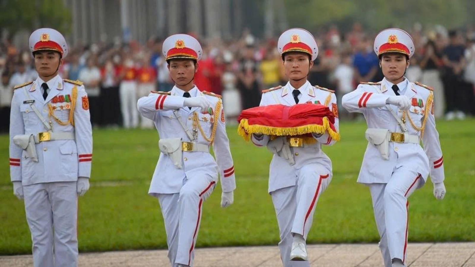 Xúc động lễ thượng cờ tại Quảng trường Ba Đình