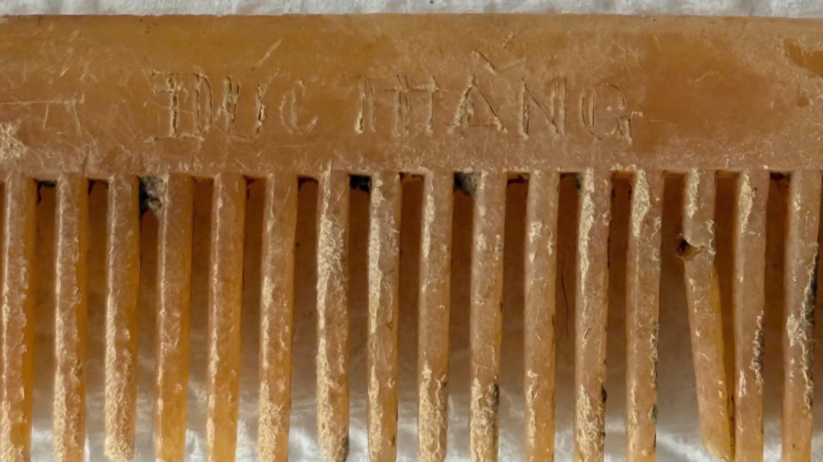 Phát hiện nhiều kỷ vật trong các phần mộ liệt sĩ chưa xác định danh tính ở Gia Lai