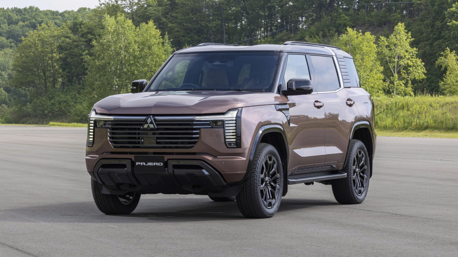 Mitsubishi Pajero thế hệ mới ra mắt, chờ ngày về Việt Nam