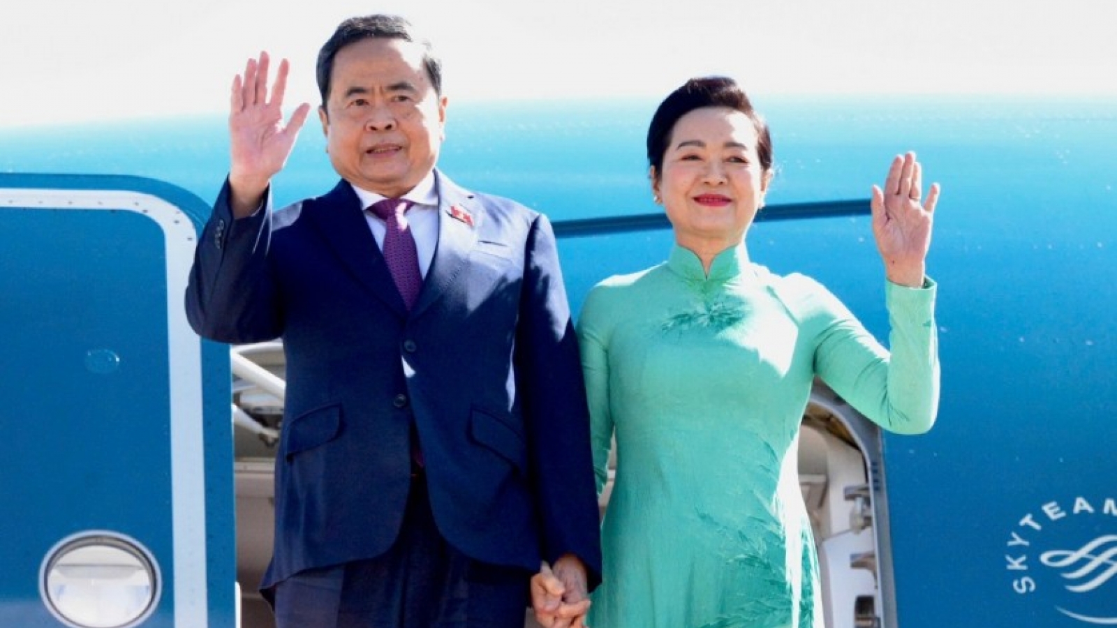 NA President Tran Thanh Man and spouse begin official visit to Mongolia