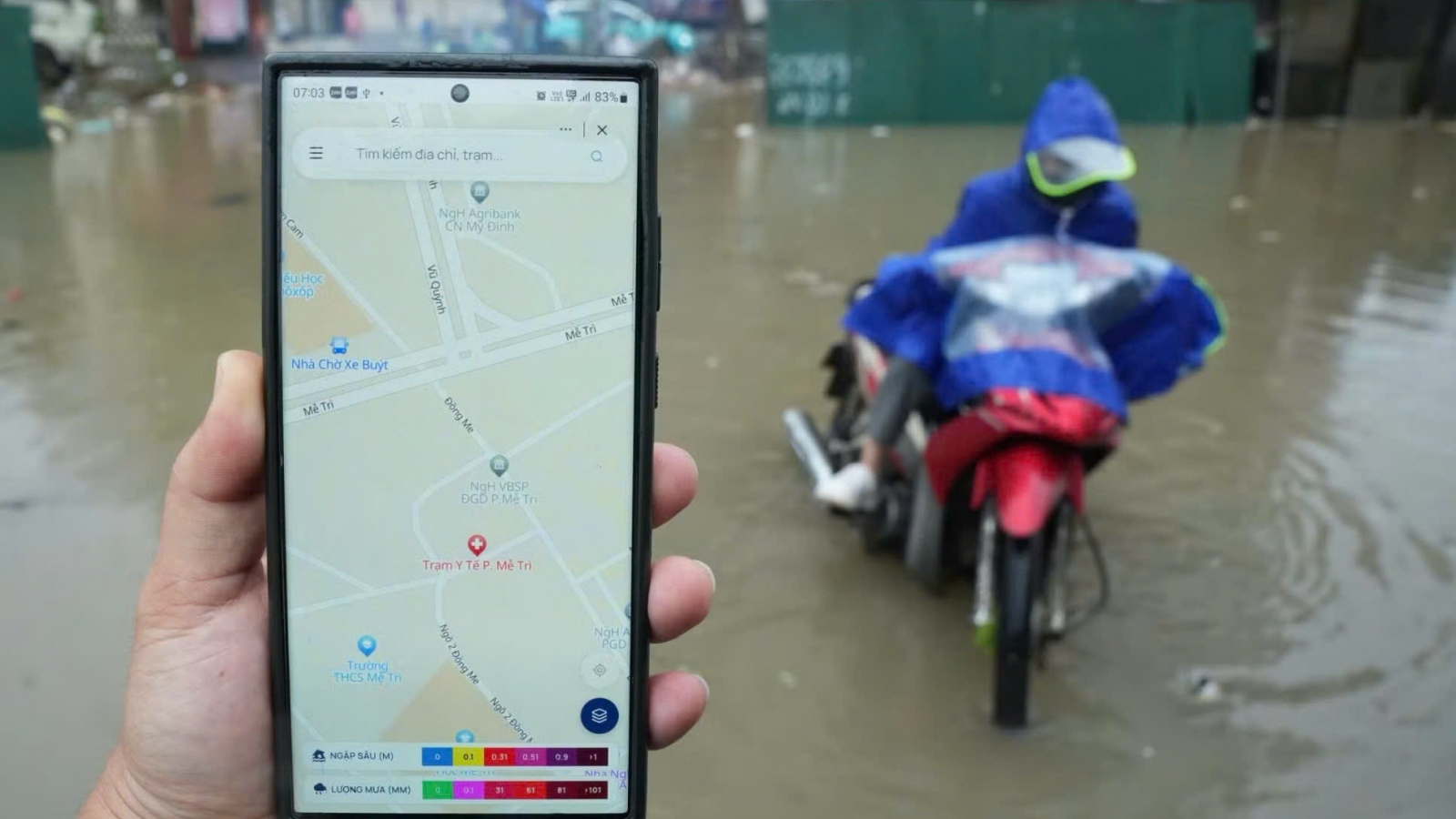 Mưa lớn gây ngập khắp nơi, "Bản đồ mưa ngập" của Hà Nội vừa ra mắt đã tê liệt