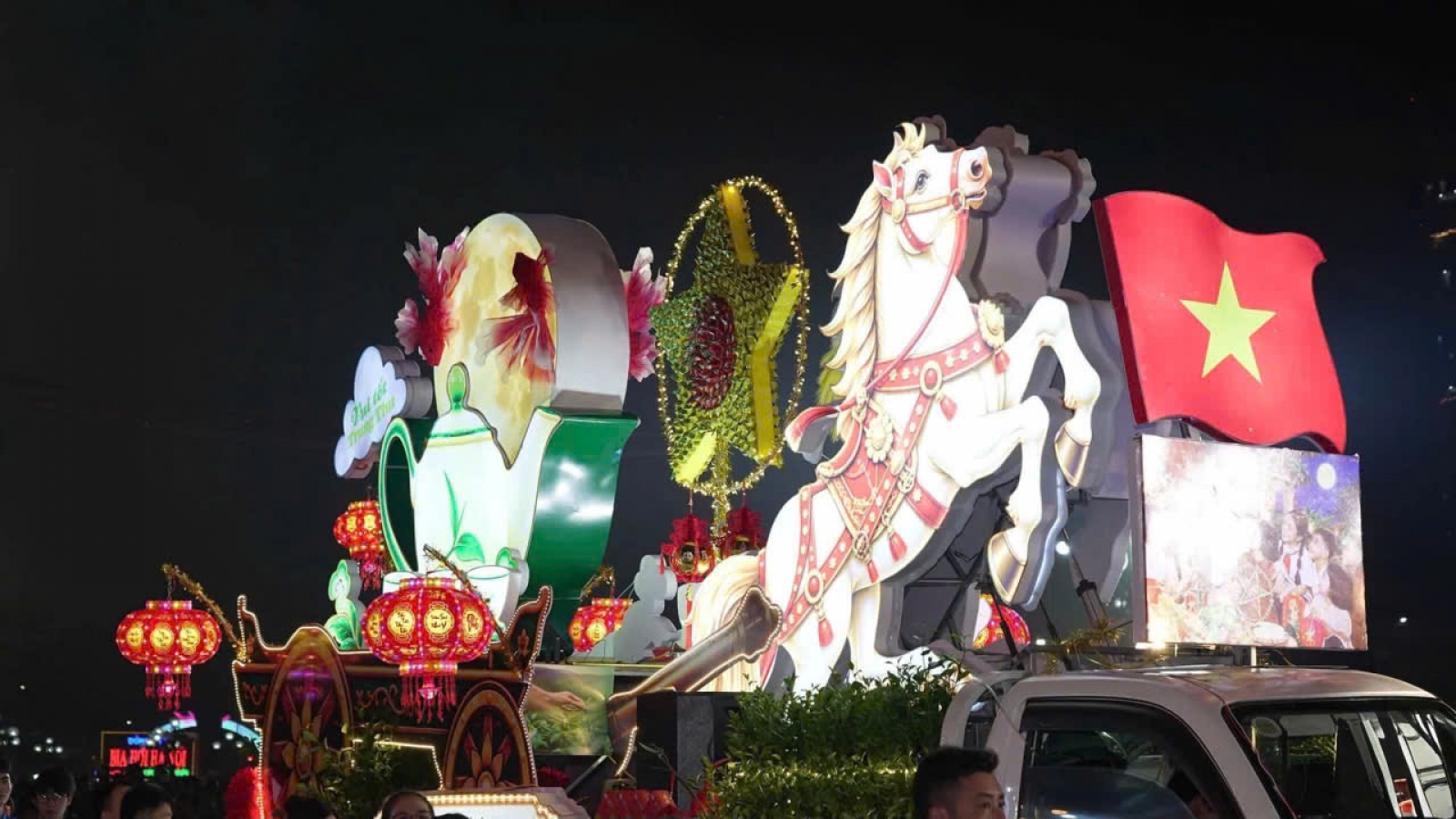 Thái Nguyên - “Rộn ràng mùa trăng yêu thương”