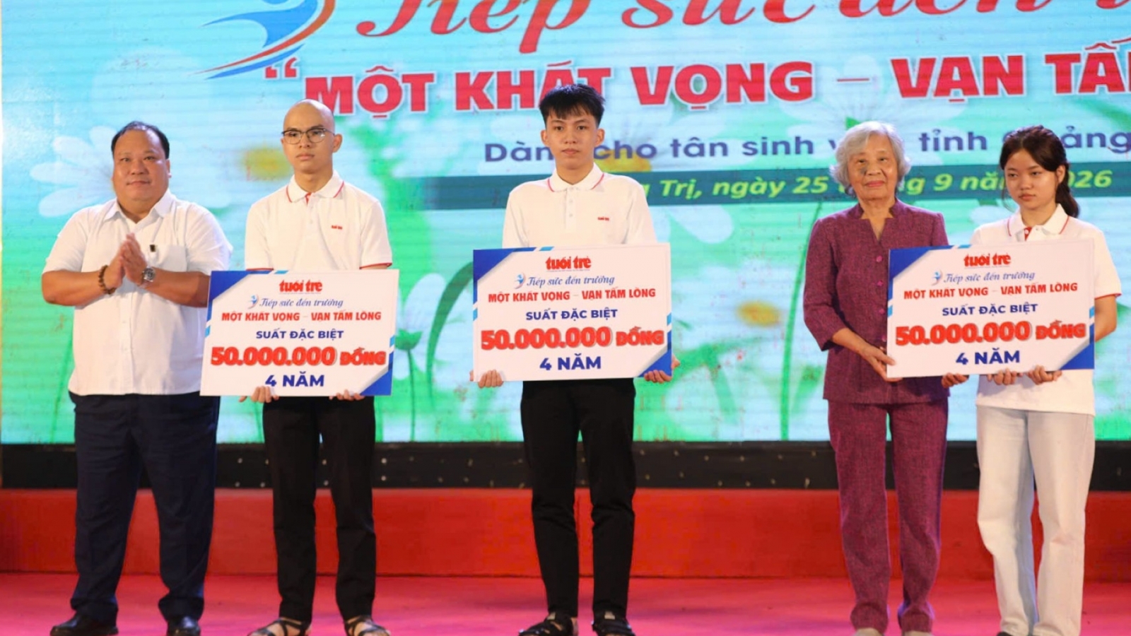 “Tiếp sức đến trường” giúp 130 tân sinh viên Quảng Trị chạm ước mơ đến giảng đường