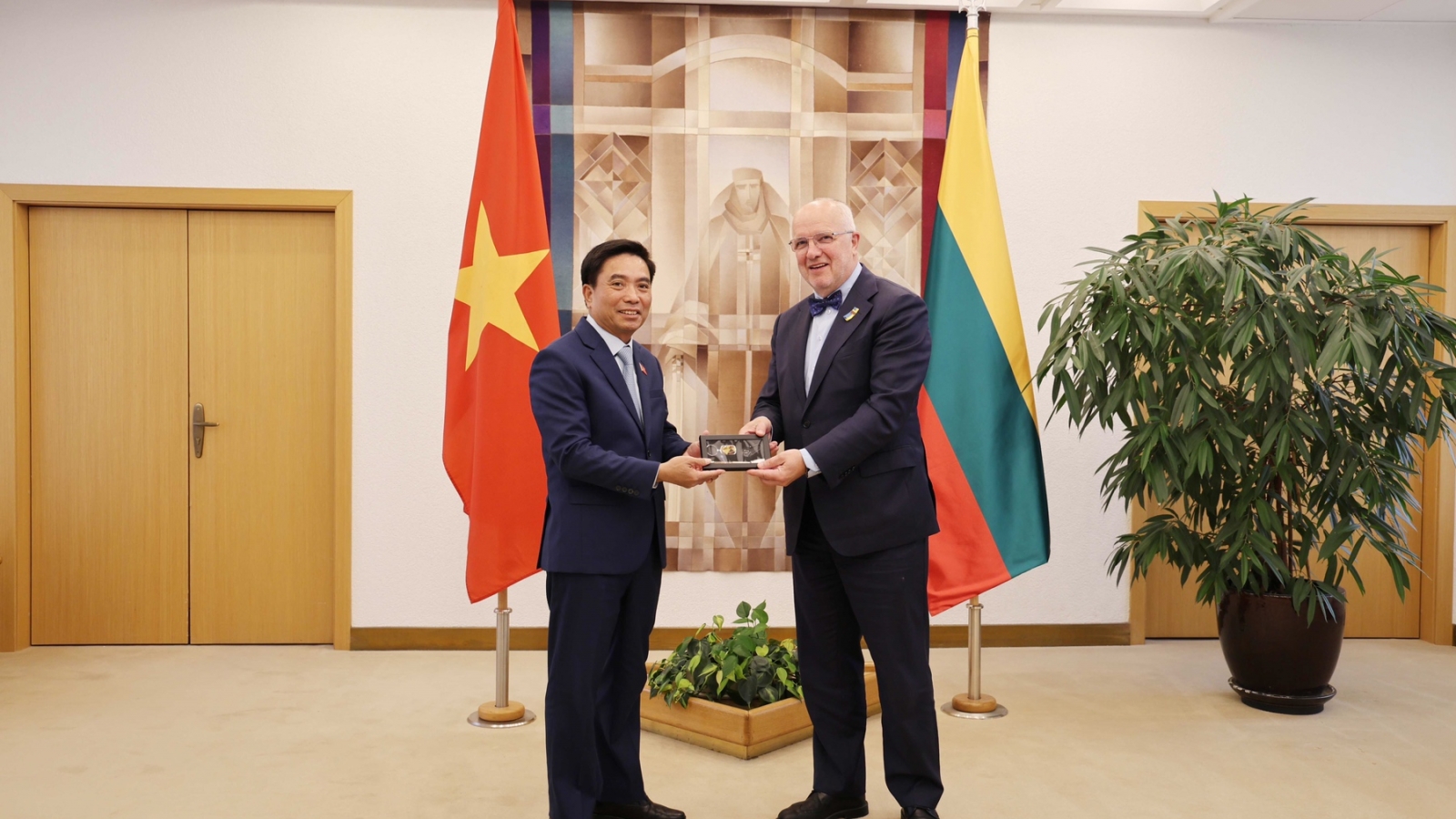Phó Chủ tịch Quốc hội Nguyễn Doãn Anh thăm chính thức Litva