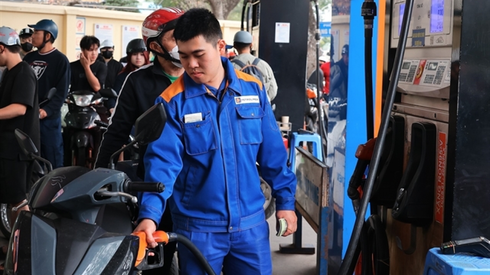 Petrol price rises put pressure on inflation, production costs