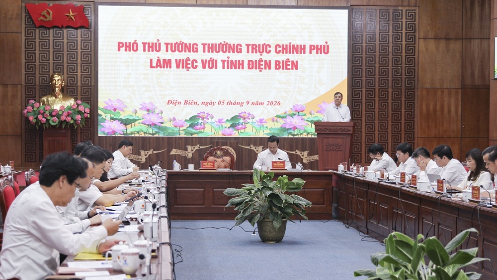 Phó Thủ tướng Thường trực Phạm Gia Túc làm việc với tỉnh Điện Biên