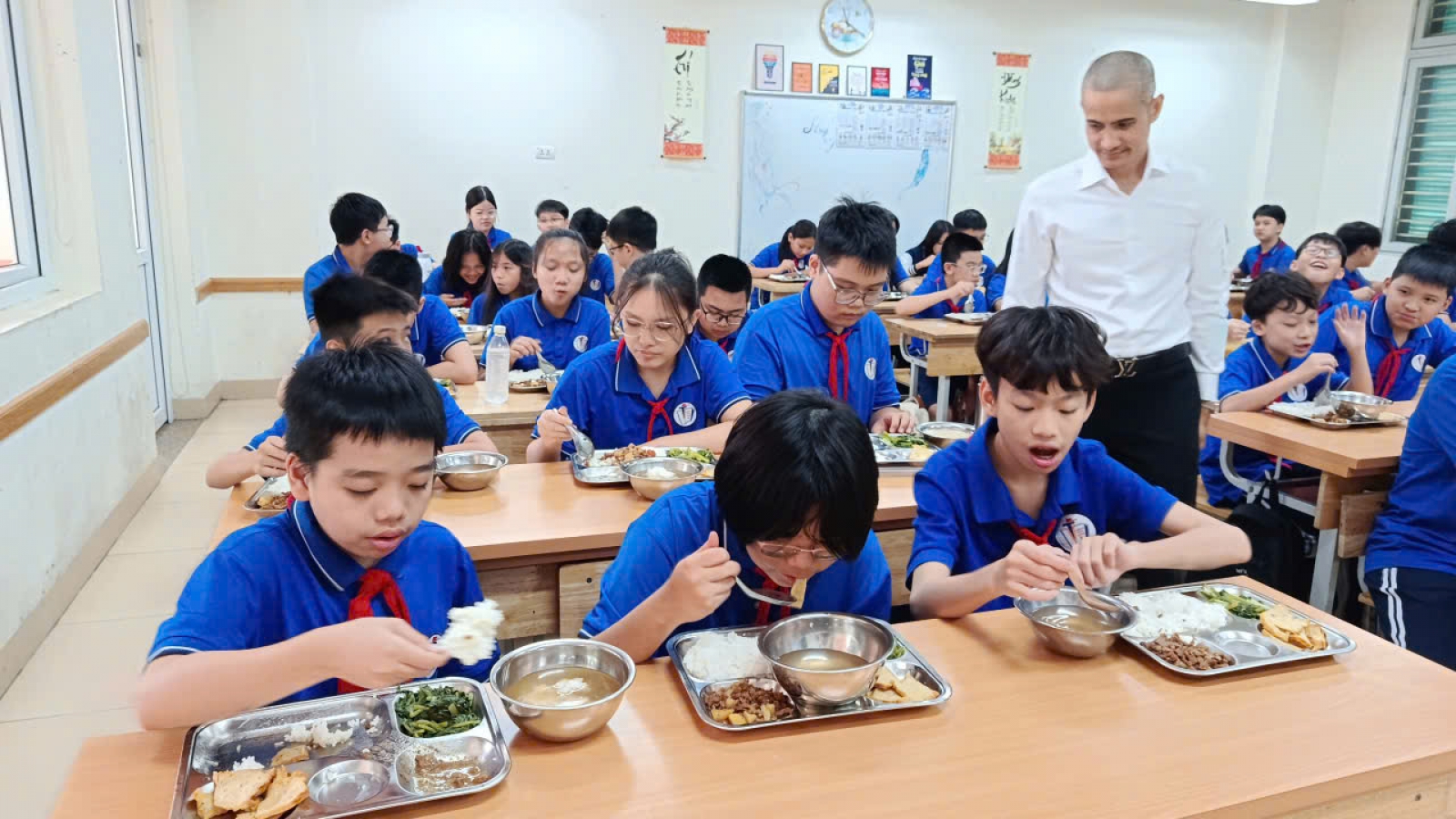 Trường học cần làm gì để bữa ăn bán trú không trở thành nỗi lo?