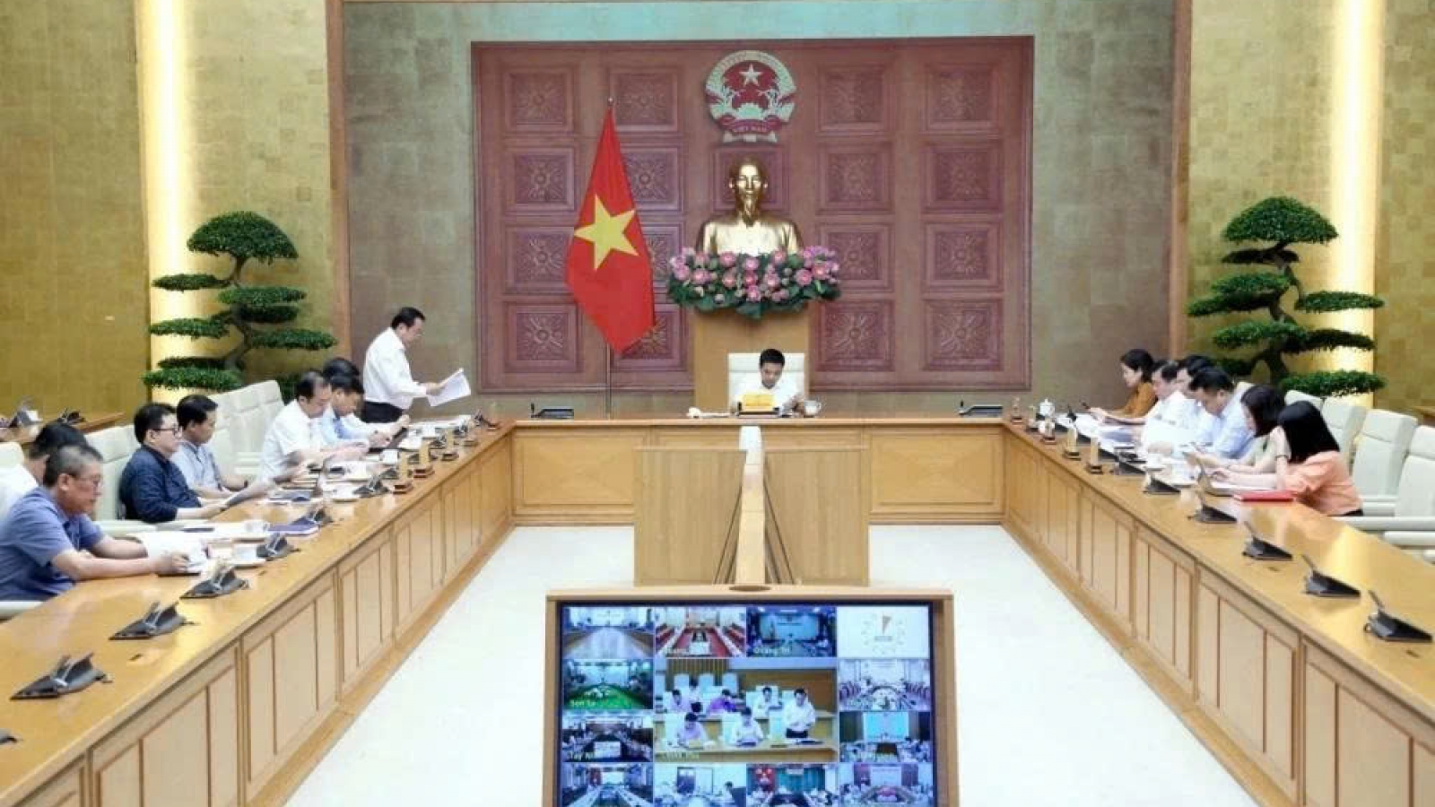 Phó Thủ tướng: Quyết liệt kiểm soát giá trong những tháng cuối năm