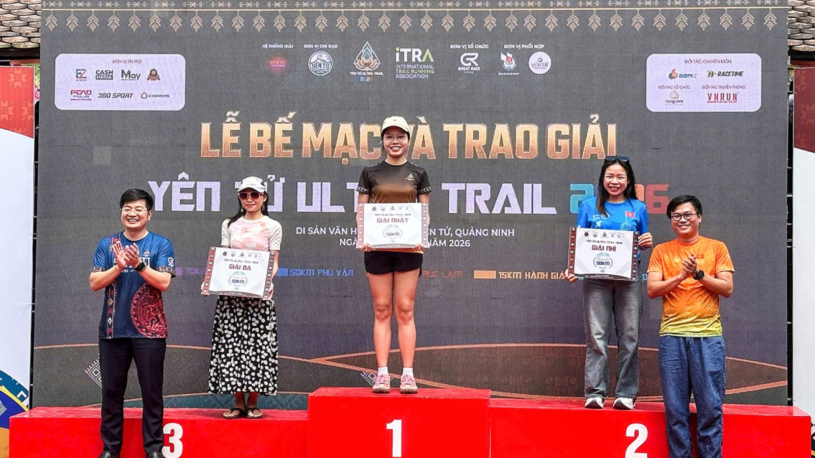 Trải nghiệm đường chạy “siêu địa hình” xuyên rừng quốc gia Di sản Yên Tử
