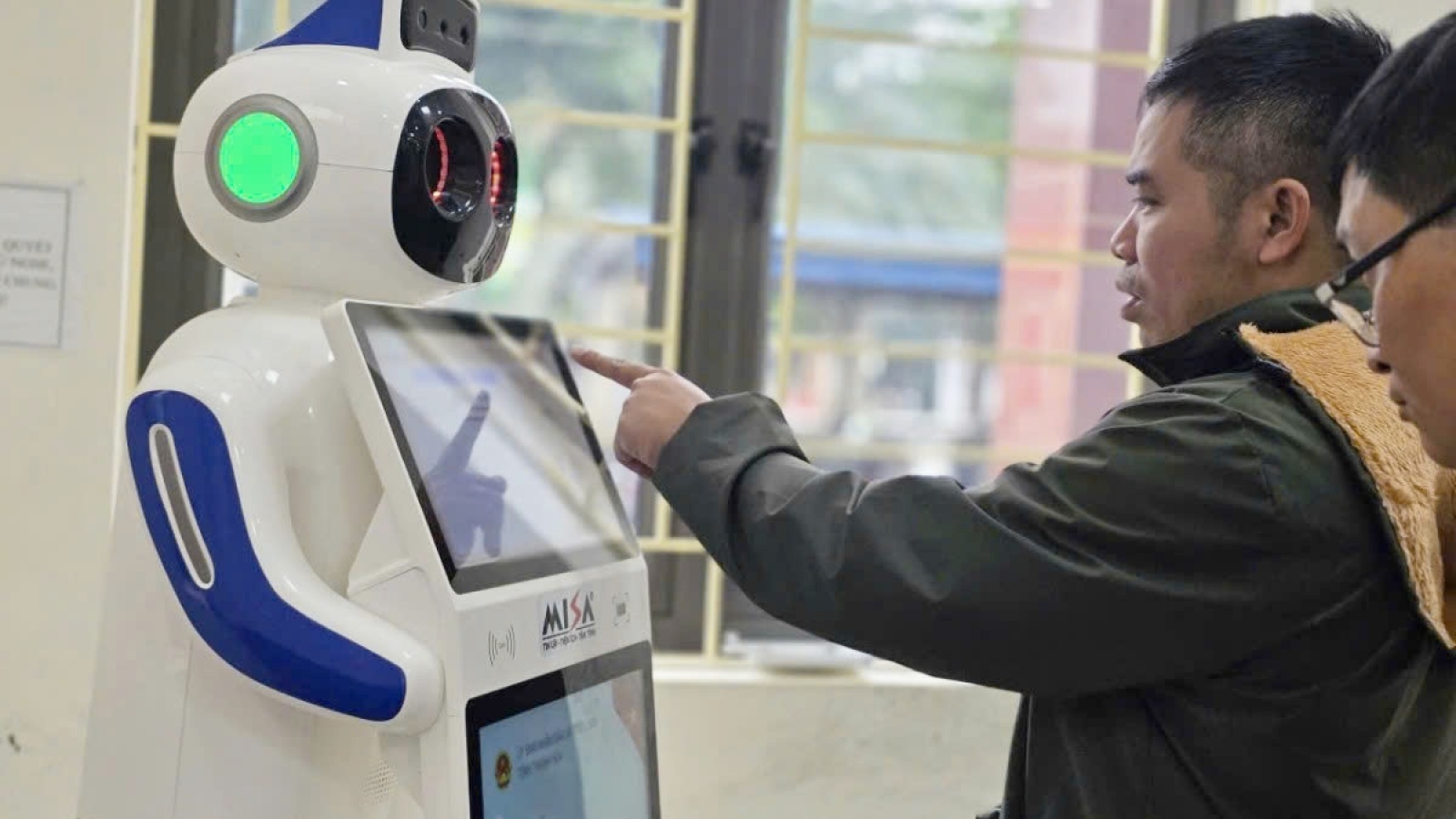 Con người làm chủ công nghệ để đất nước phát triển bền vững
