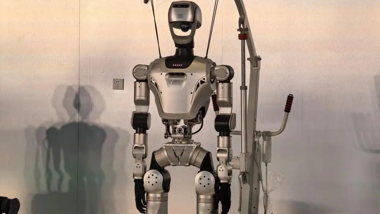 Trung Quốc ra mắt robot AI hiện thân có “hệ thần kinh thông minh”