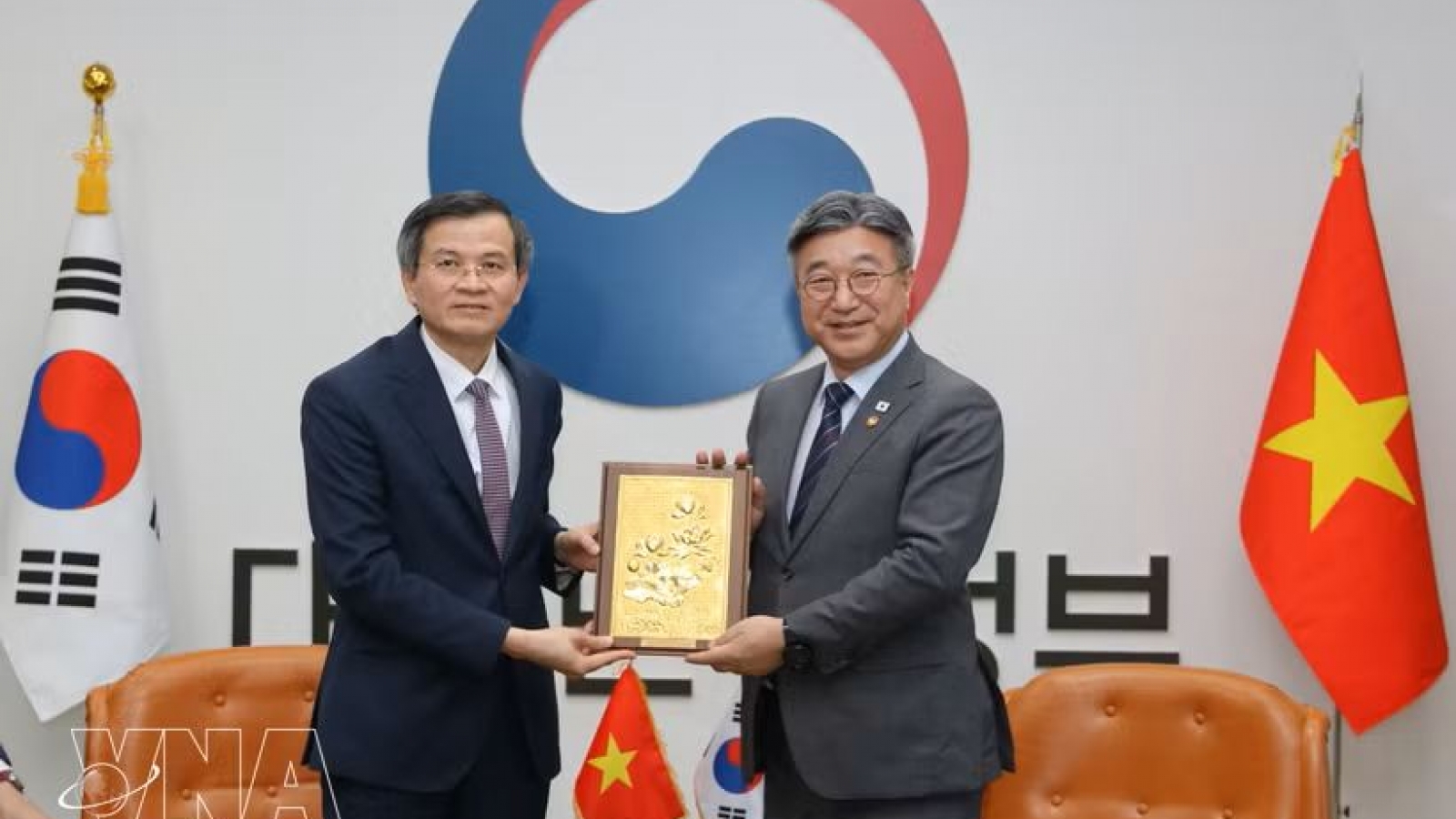 Vietnam, RoK step up cooperation in public-sector personnel training