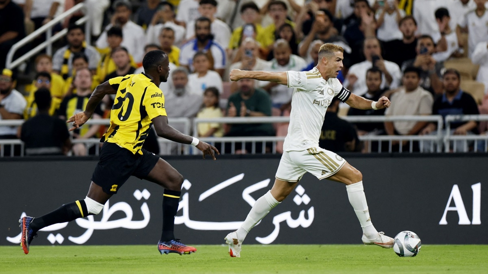 Kết quả bóng đá hôm nay 6/9: Ronaldo chịu nỗi buồn thua trận