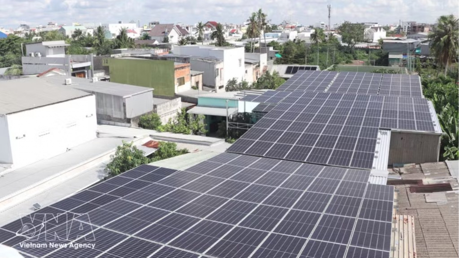 Vietnam lifts rooftop solar resale cap to 50%, boosting green transition
