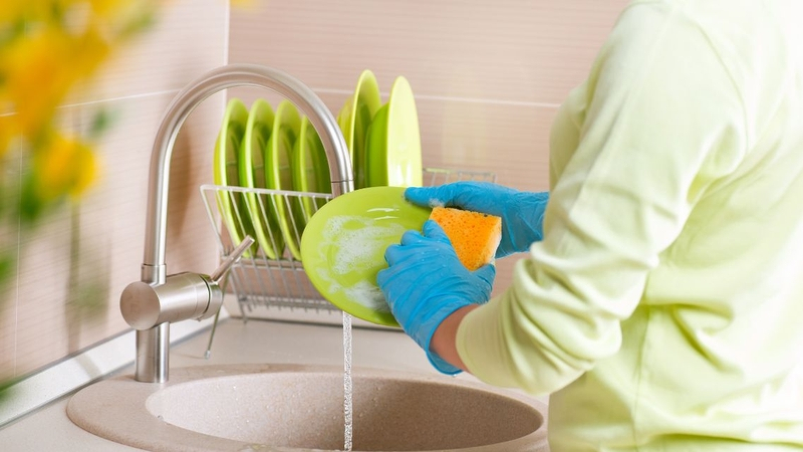 Chọn nước rửa chén hữu cơ: 5 điều không nên bỏ qua