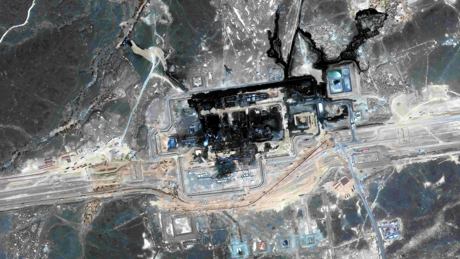 Saudi Arabia quyết nối lại đường ống dầu Đông - Tây trong vài ngày tới
