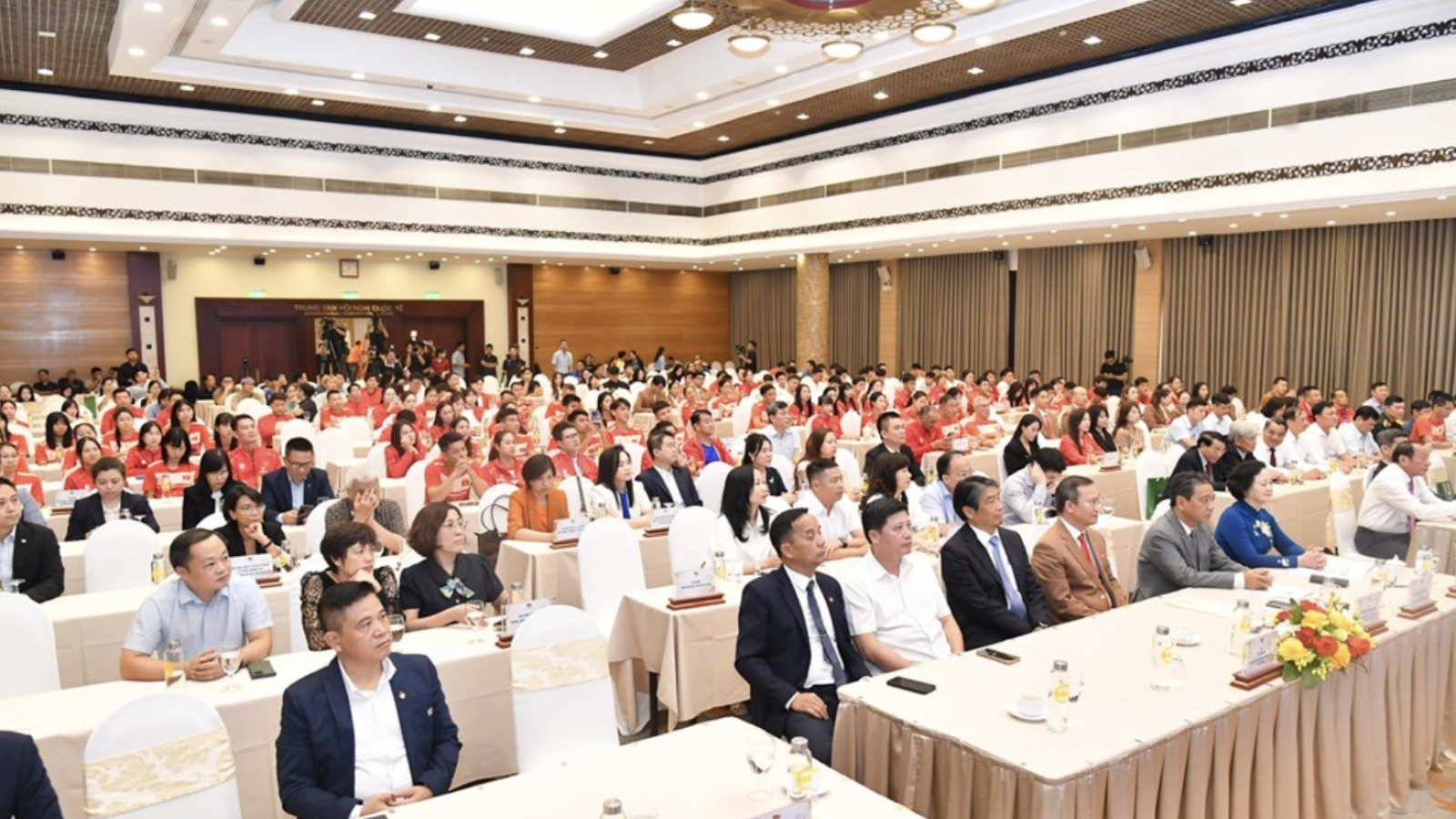 Deputy PM attends send-off ceremony for Vietnam sports delegation ahead of ASIAD 2