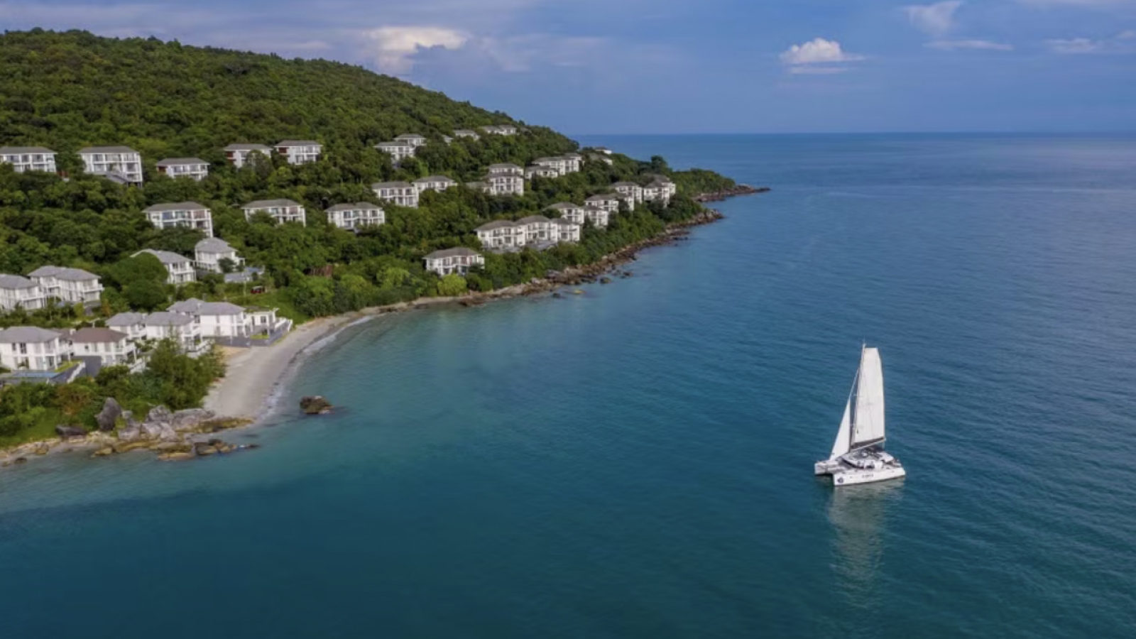 Thailand's newspaper spotlights Phu Quoc as luxurious vacation island for 2026