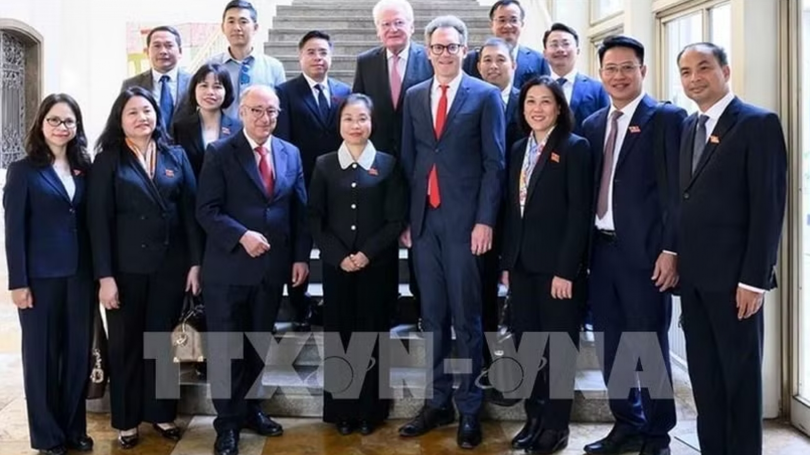 Hanoi, Frankfurt seek to deepen economic, tourism ties