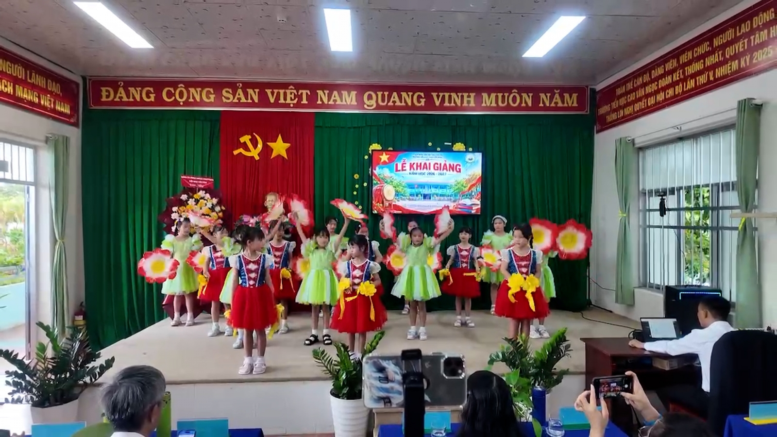 Lễ khai giảng năm học mới nơi đảo xa