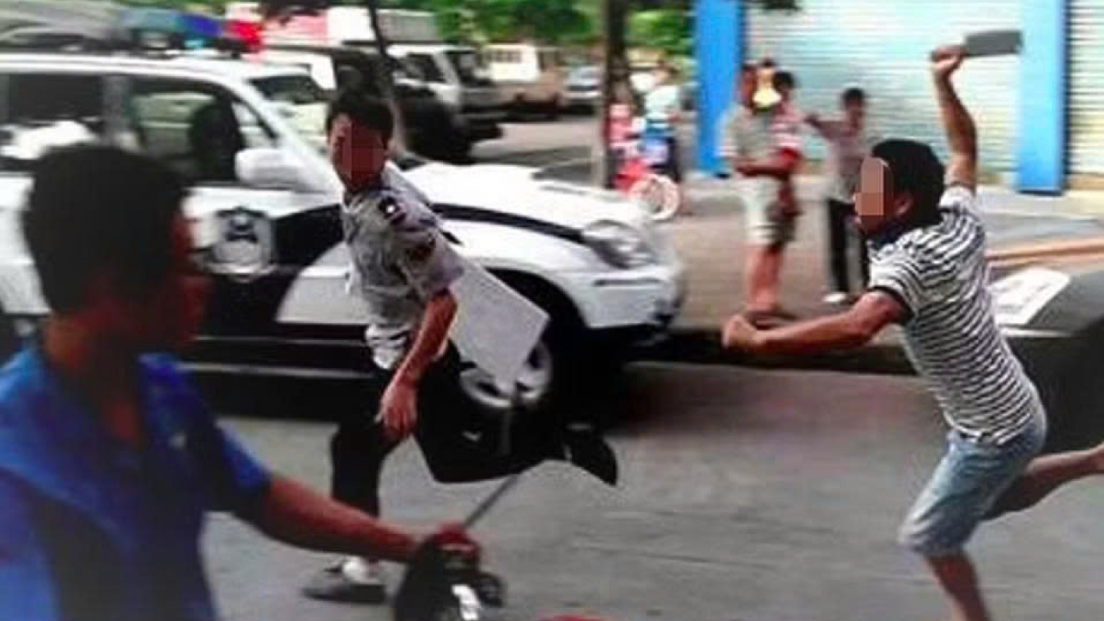 Người chuyên cà số khung, số máy ô tô truy sát 2 bảo vệ gần Đội đăng ký xe