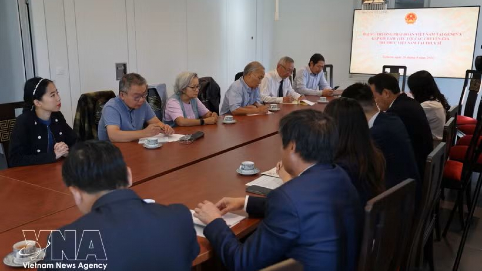 Vietnamese experts in Switzerland urged to boost national sci-tech development