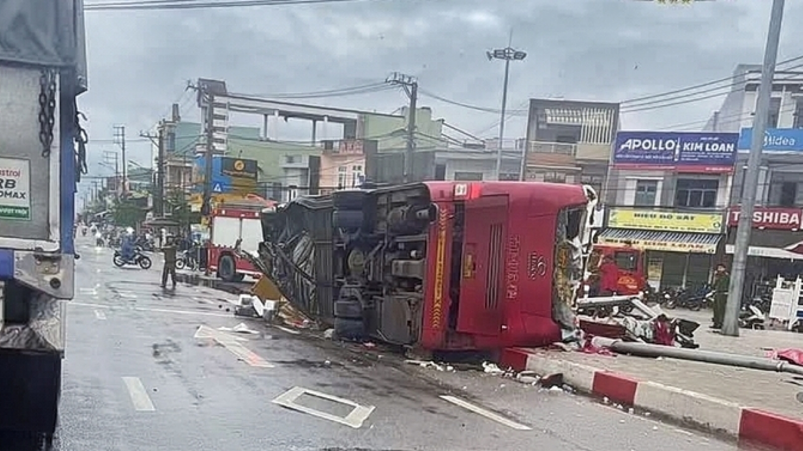 Lật xe khách giường nằm tại Gia Lai, nhiều người bị thương