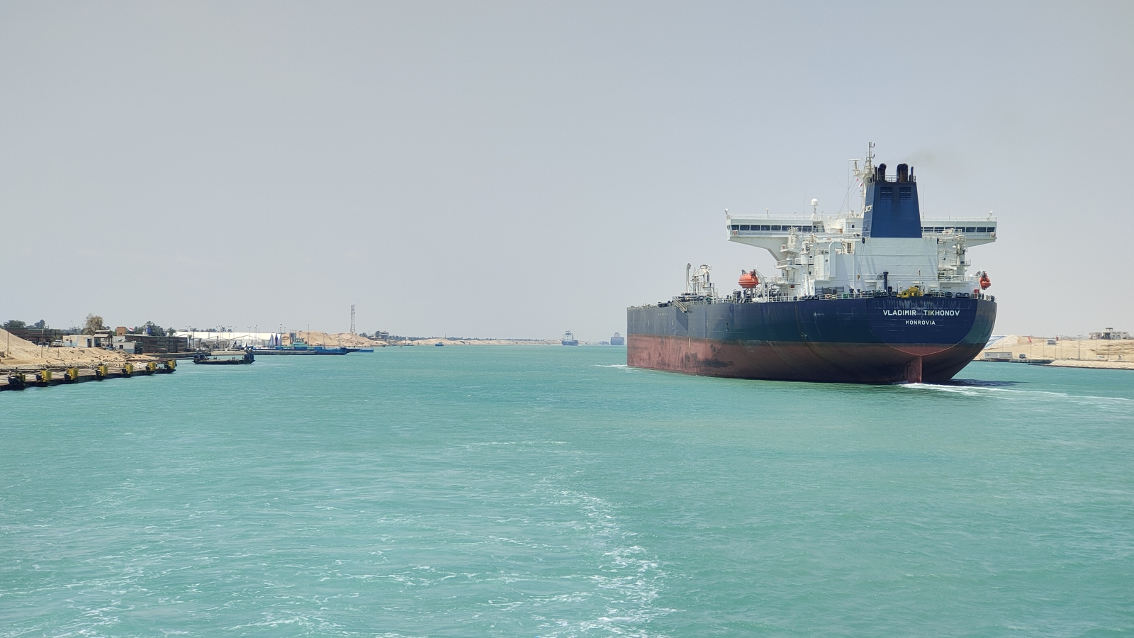 Lưu thông qua kênh đào Suez vẫn tăng mạnh