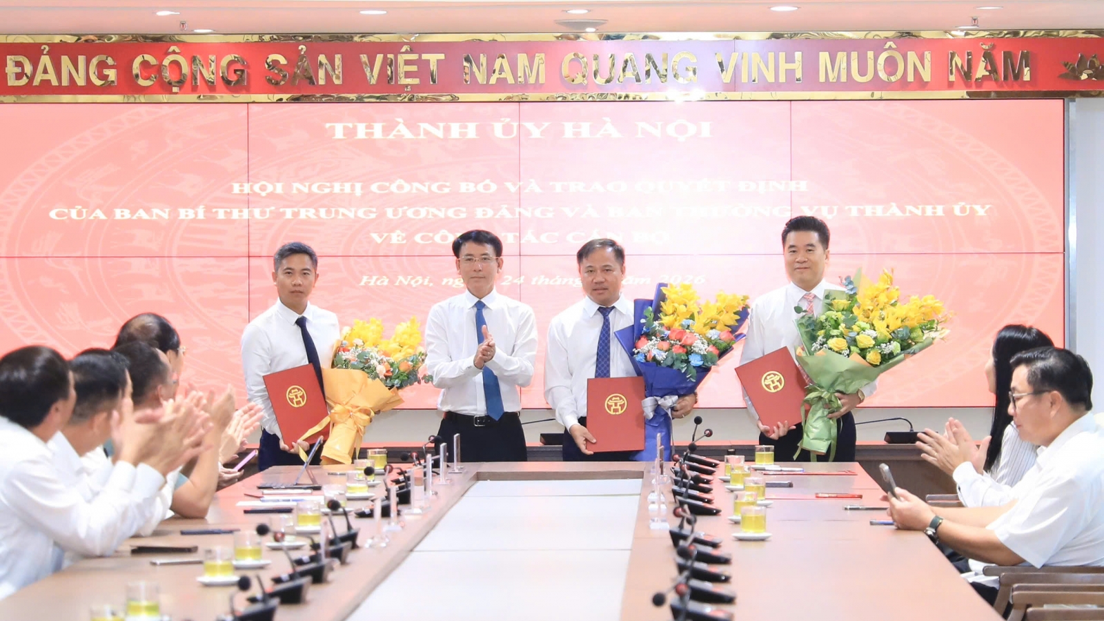 Thứ trưởng Bộ Nông nghiệp và Môi trường làm Trợ lý Bí thư Thành ủy Hà Nội