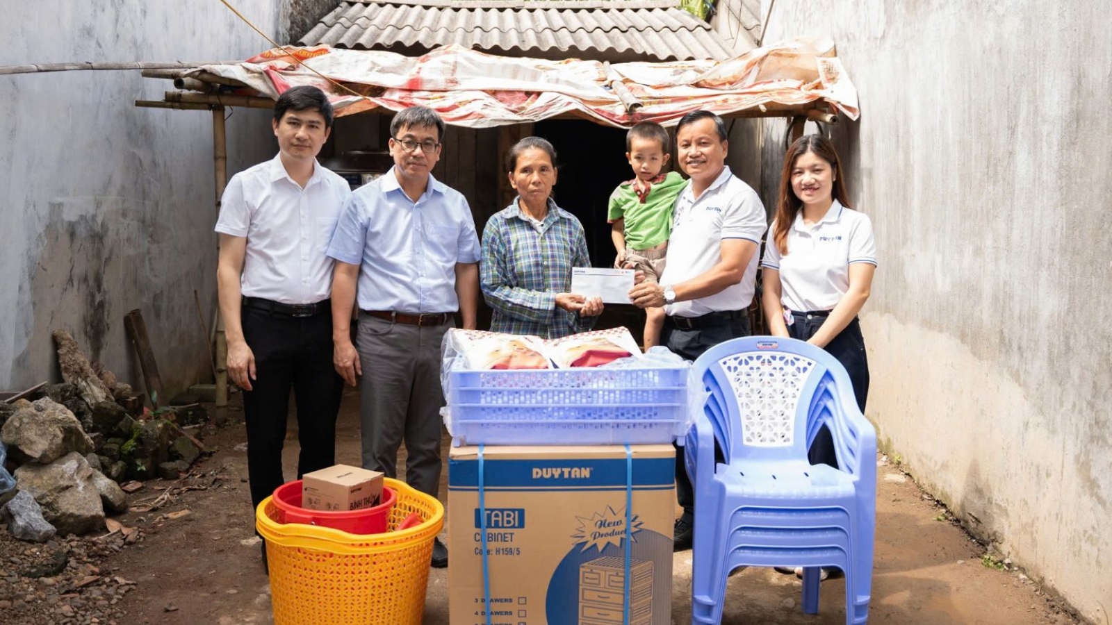 Đồng hành chia sẻ yêu thương đến học sinh và người dân khó khăn ở tỉnh Phú Thọ