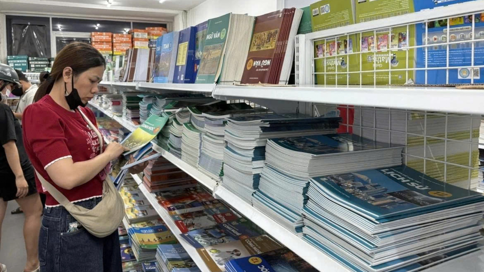 Sách giáo khoa khan hiếm: Điểm nghẽn từ dự báo đến phân phối