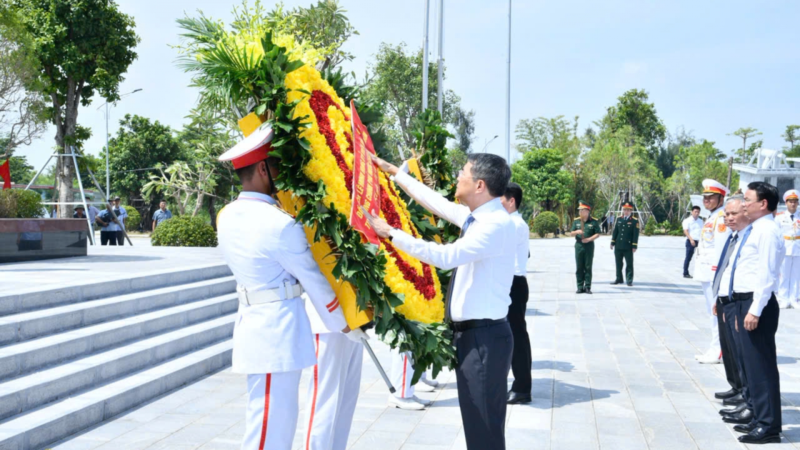 Thủ tướng Lê Minh Hưng dâng hương tại Khu di tích quốc gia đặc biệt Bến K15