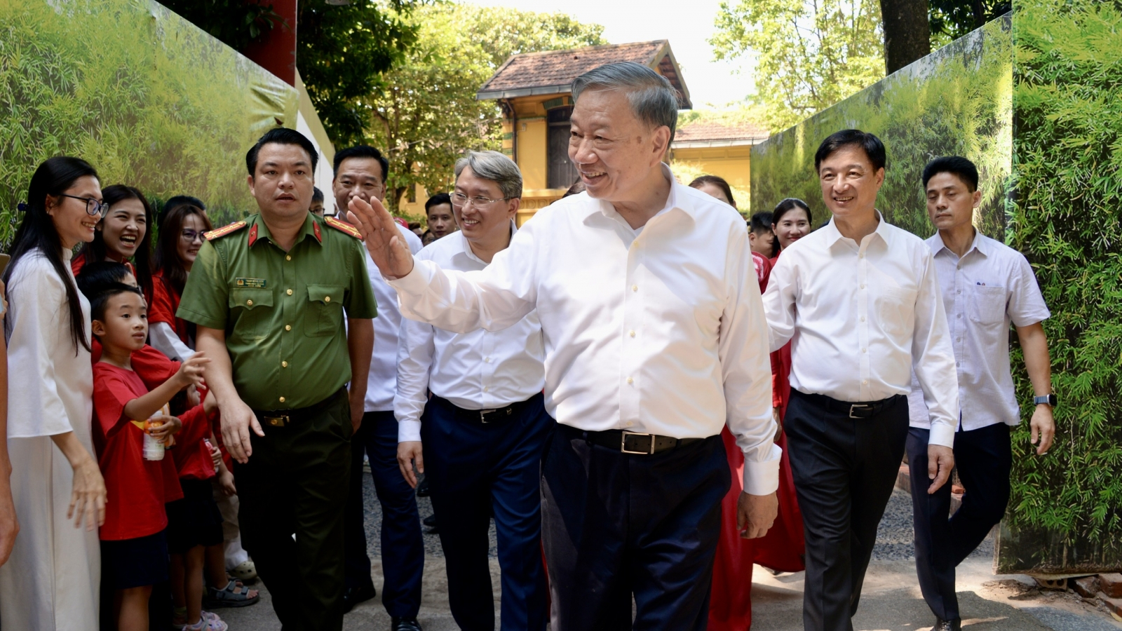Tổng Bí thư, Chủ tịch nước Tô Lâm dâng hương tưởng niệm Chủ tịch Hồ Chí Minh