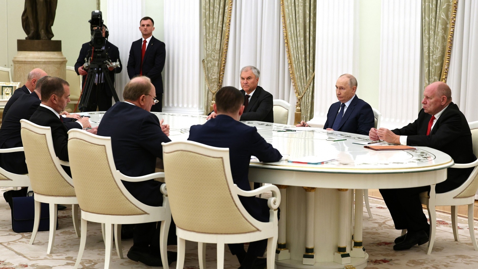Tổng thống Putin gặp lãnh đạo các đảng vào Duma Quốc gia khóa mới