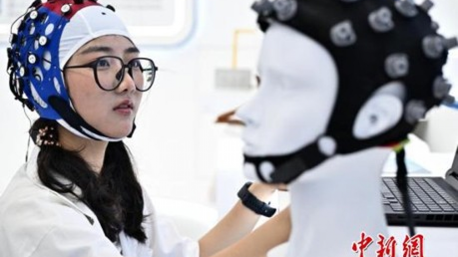 Trung Quốc công bố tiêu chuẩn giao diện não - máy tính tích hợp AI đầu tiên