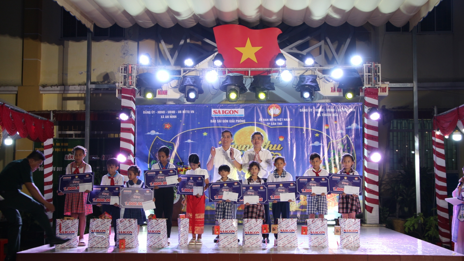 Mang Trung thu đến học sinh khó khăn, đồng bào dân tộc thiểu số ở Cần Thơ