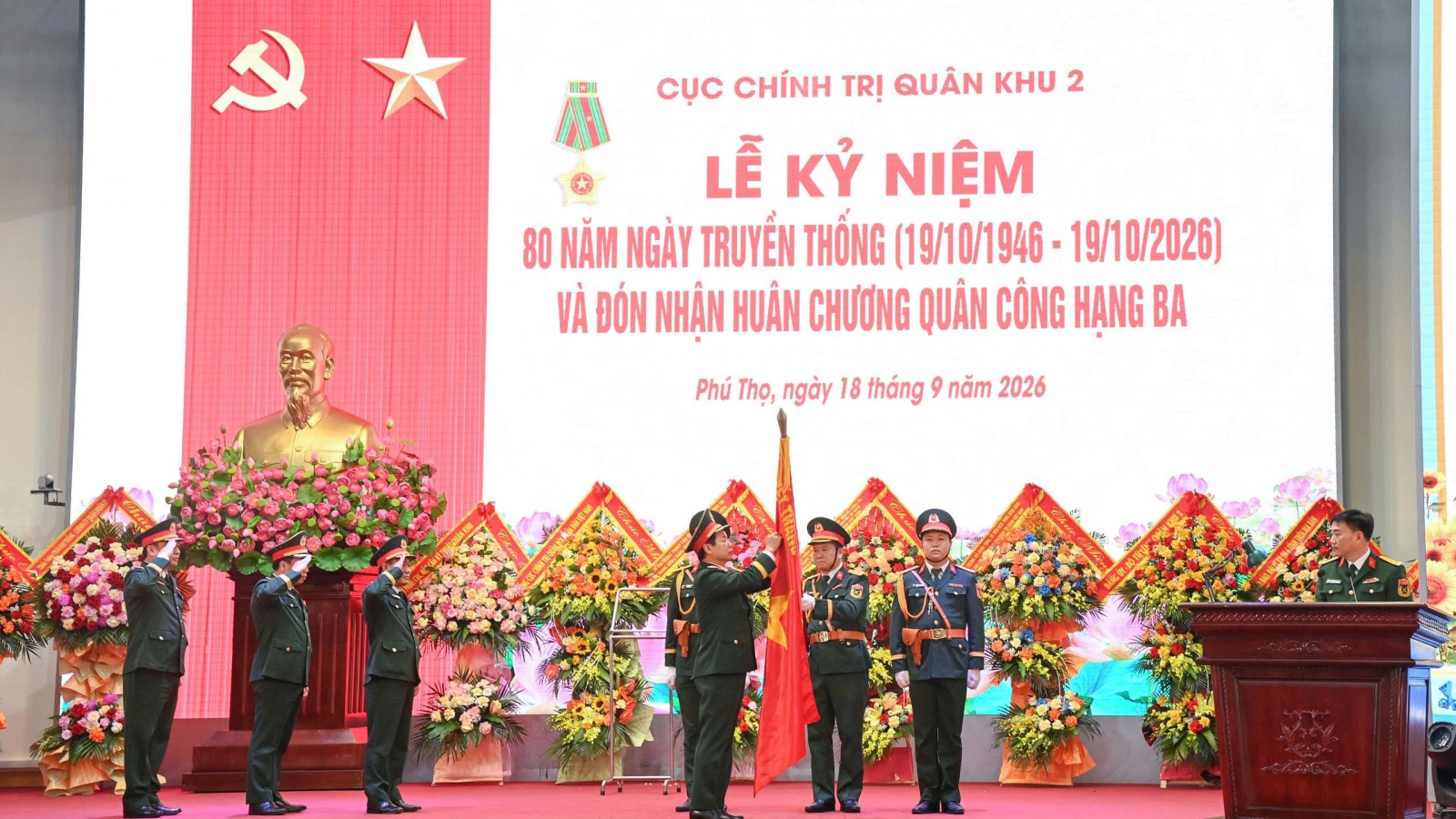 Cục Chính trị Quân khu 2 đón nhận Huân chương Quân công hạng Ba