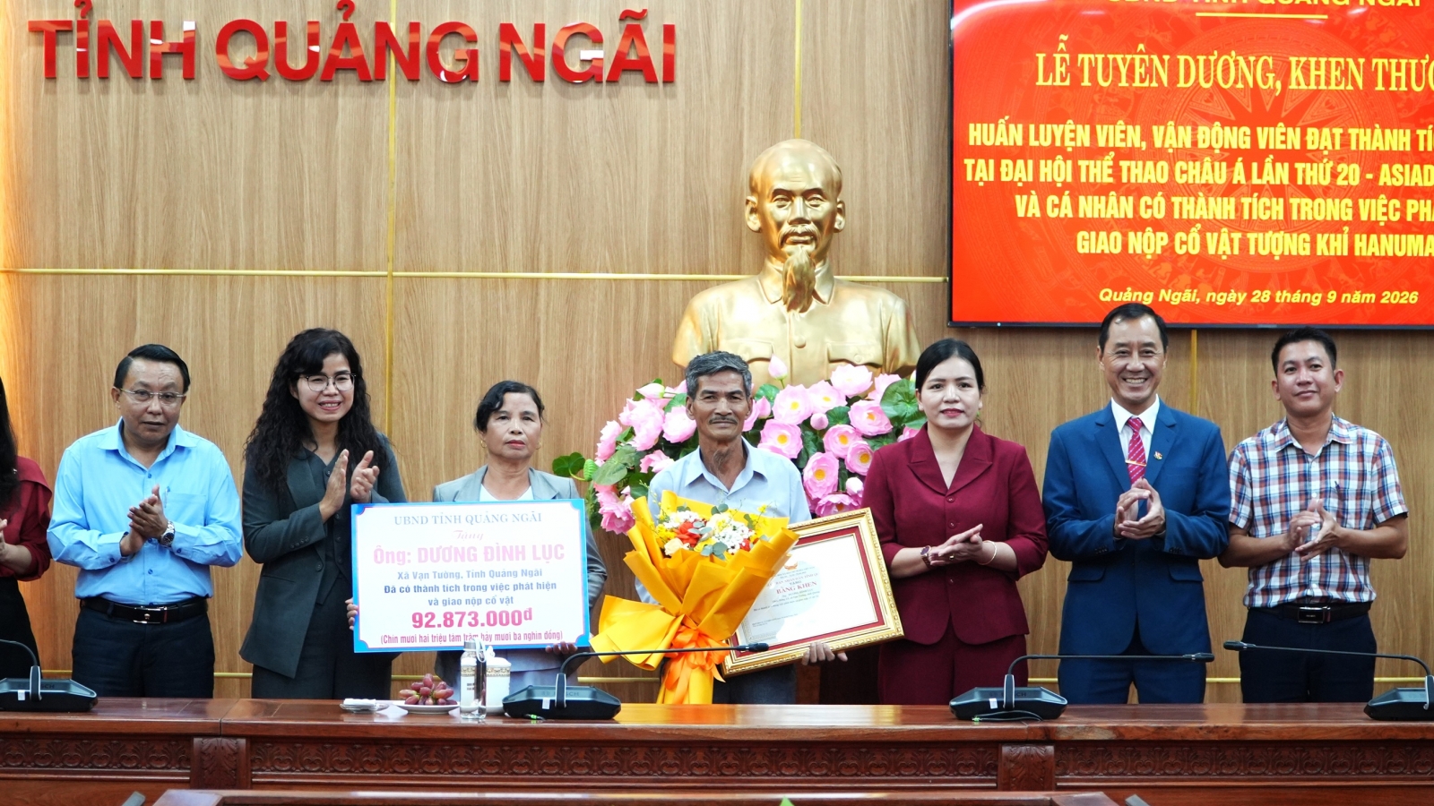 Người giao nộp tượng thần khỉ Hanuman cổ được tặng Bằng khen
