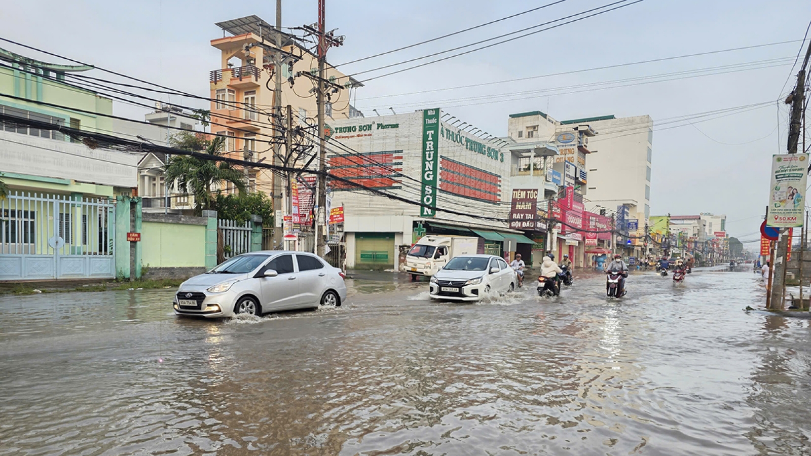 Triều cường tại Cần Thơ dâng cao, vượt báo động 3