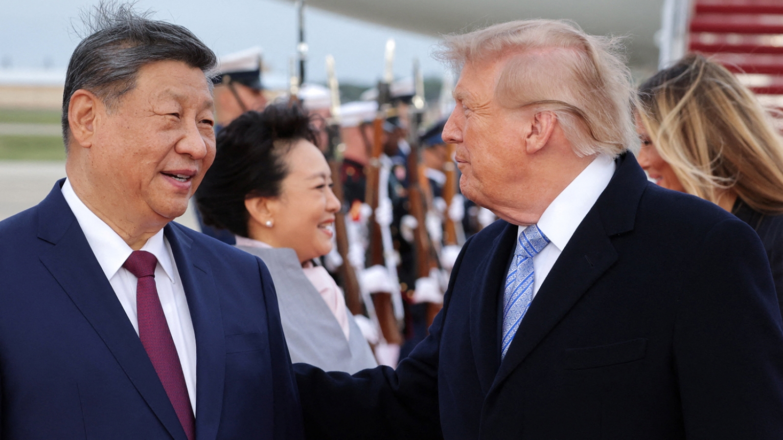 Ông Trump đón ông Tập tại sân bay Căn cứ liên hợp Andrews