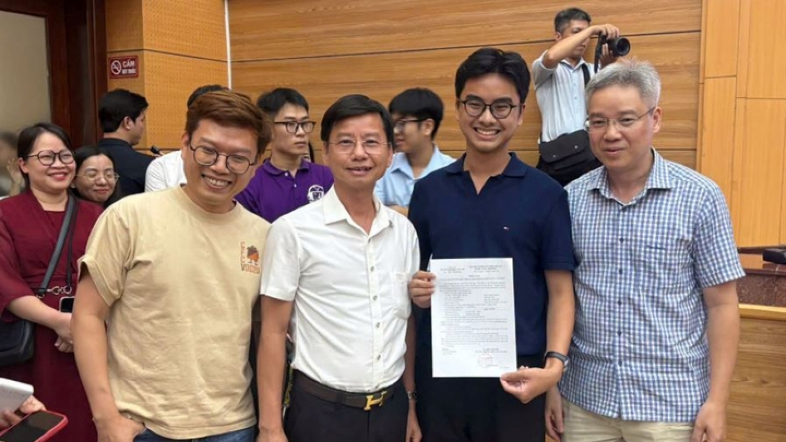 Con trai Phó Giám đốc A9 Bạch Mai chọn Hồi sức cấp cứu, nối nghiệp cha