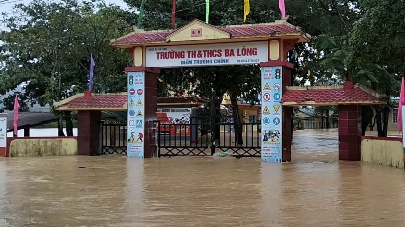 Quảng Trị yêu cầu cho học sinh nghỉ học khi mưa lũ nguy hiểm