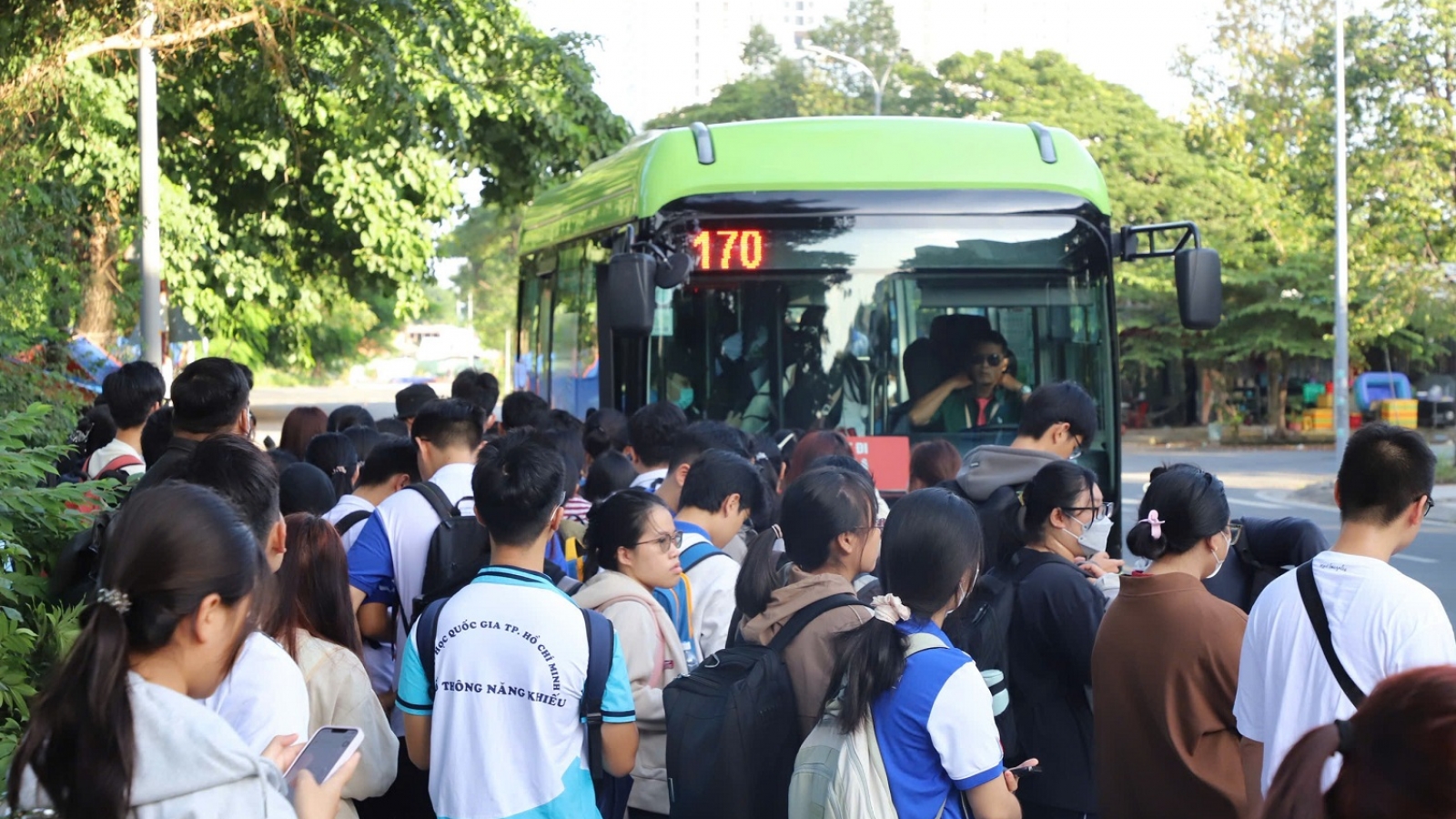 Tăng xe buýt phục vụ sinh viên Đại học Quốc gia TP.HCM từ 10/9