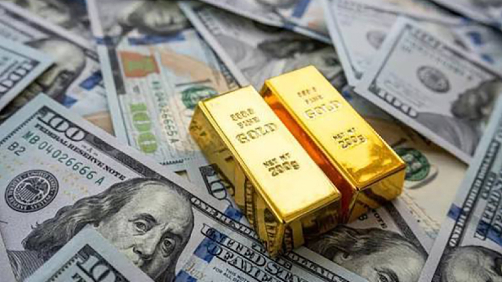 Giá vàng giảm, USD tăng mạnh sau khi Fed tăng lãi suất