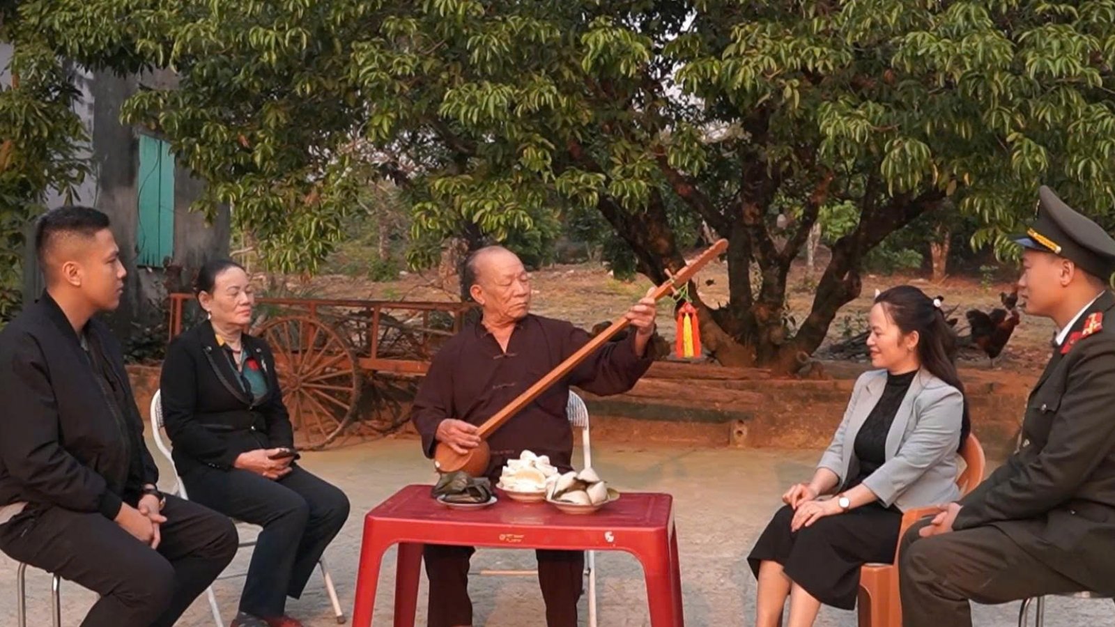 Quảng Ninh: Văn hóa giữ bình yên nơi bản làng