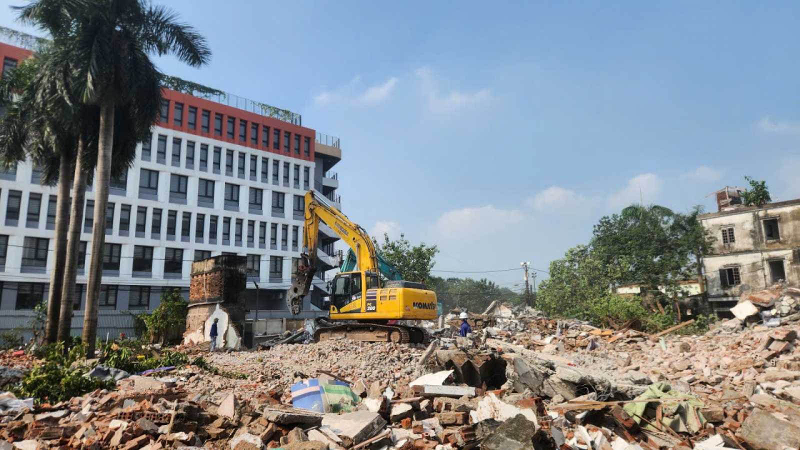 Người dân Hà Nội tháo dỡ nhà, bàn giao mặt bằng tuyến nối Phạm Hùng - Lê Đức Thọ